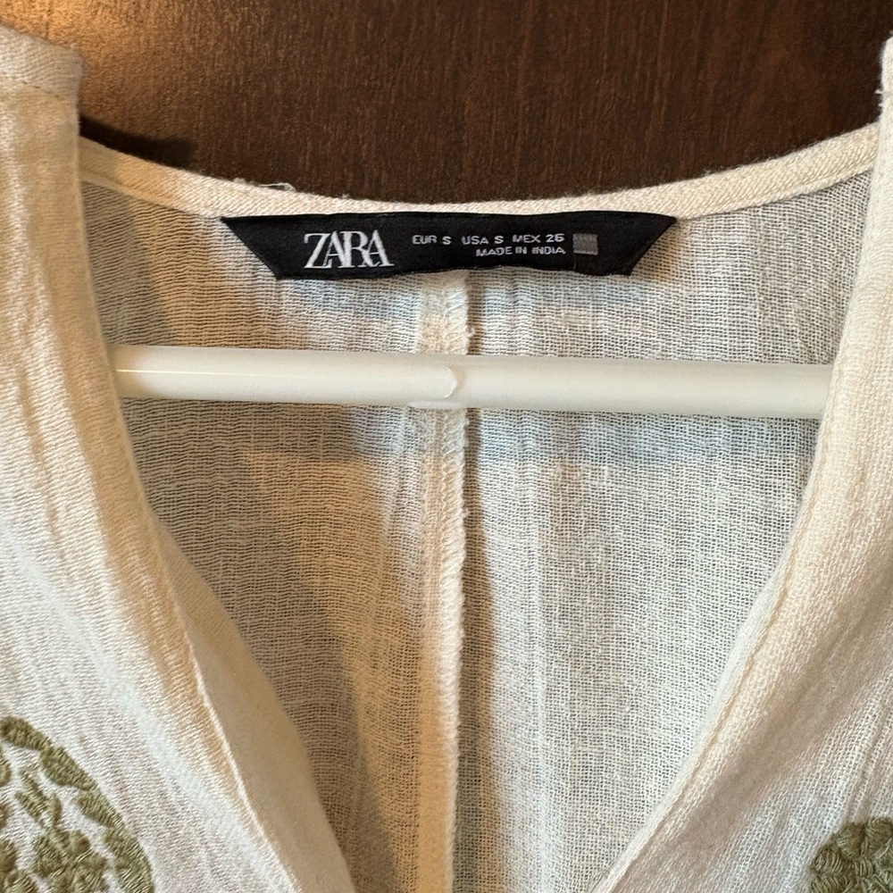 Zara Cream and Green Embroidered Women's Top - Picture 3 of 4